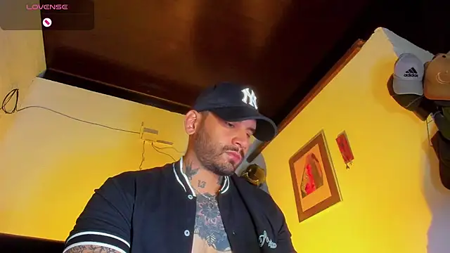 CamiloGray  online show from 03-20-25, 01:37