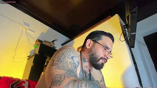 CamiloGray  online show from 10-05-25, 02:04