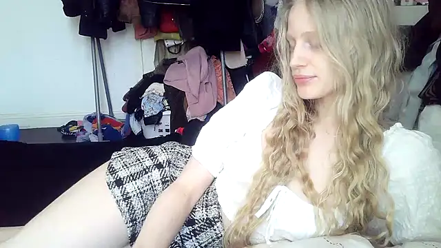 Snapshot of VeronicaJoyful chatting on 03-10-25, 02:26 VeronicaJoyful online show from 03-10-25, 02:26