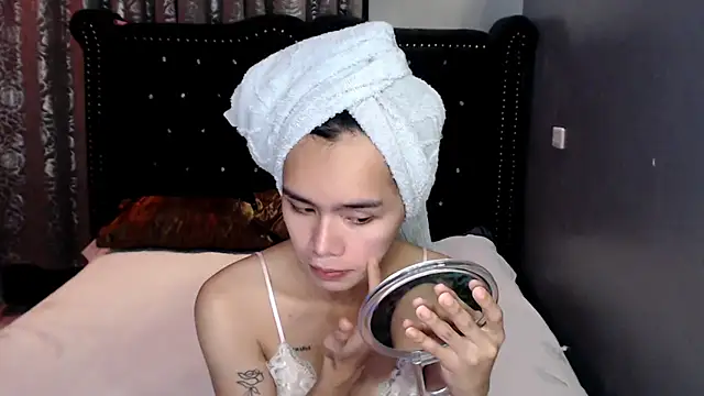 Snapshot of shecutie69 chatting on 09-19-25, 04:40 shecutie69 online show from 09-19-25, 04:40