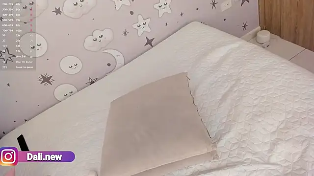 Snapshot of daliz_20_z chatting on 02-20-25, 06:06 daliz 20 z online show from 02-20-25, 06:06