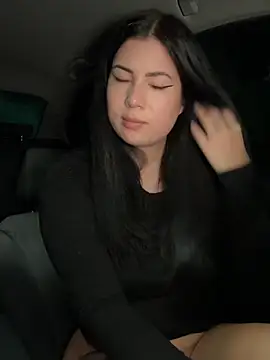 Snapshot of clairewntr chatting on 12-26-24, 11:32 clairewntr online show from 12-26-24, 11:32