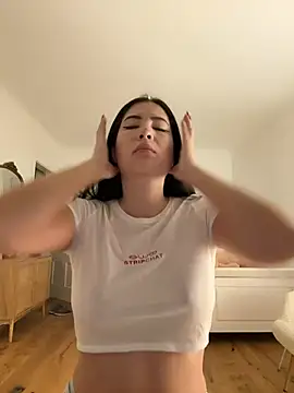 Snapshot of clairewntr chatting on 01-16-25, 04:18 clairewntr online show from 01-16-25, 04:18