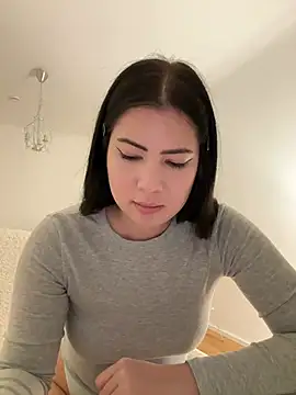 Snapshot of clairewntr chatting on 01-19-25, 10:39 clairewntr online show from 01-19-25, 10:39