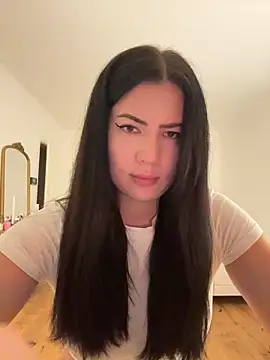 Snapshot of clairewntr chatting on 01-20-25, 05:27 clairewntr online show from 01-20-25, 05:27