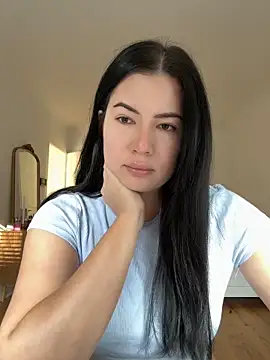 Snapshot of clairewntr chatting on 01-21-25, 12:29 clairewntr online show from 01-21-25, 12:29