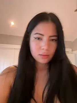 Snapshot of clairewntr chatting on 02-05-25, 10:44 clairewntr online show from 02-05-25, 10:44