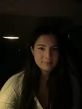 Snapshot of clairewntr chatting on 02-20-25, 01:19 clairewntr online show from 02-20-25, 01:19