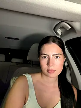 Snapshot of clairewntr chatting on 10-14-25, 09:15 clairewntr online show from 10-14-25, 09:15