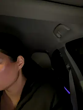 Snapshot of clairewntr chatting on 10-18-25, 07:14 clairewntr online show from 10-18-25, 07:14