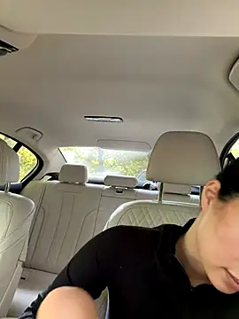 Snapshot of clairewntr chatting on 10-19-25, 02:18 clairewntr online show from 10-19-25, 02:18