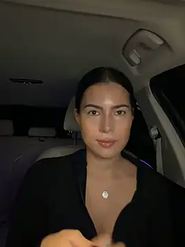 Snapshot of clairewntr chatting on 10-21-25, 07:25 clairewntr online show from 10-21-25, 07:25