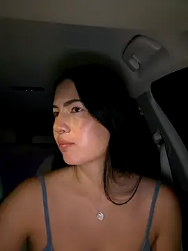 Snapshot of clairewntr chatting on 10-24-25, 07:21 clairewntr online show from 10-24-25, 07:21