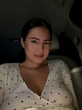 Snapshot of clairewntr chatting on 10-28-25, 07:27 clairewntr online show from 10-28-25, 07:27