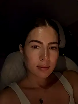 Snapshot of clairewntr chatting on 11-03-25, 11:04 clairewntr online show from 11-03-25, 11:04