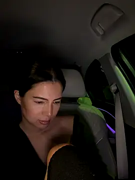 Snapshot of clairewntr chatting on 11-21-25, 08:07 clairewntr online show from 11-21-25, 08:07