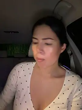 Snapshot of clairewntr chatting on 11-28-25, 08:55 clairewntr online show from 11-28-25, 08:55