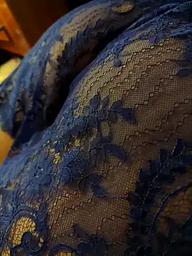 LovlyAnnie online show from 12-17-25, 05:35