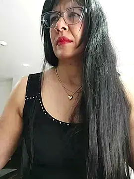 Snapshot of aisha_latina chatting on 10-22-25, 02:39 aisha latina online show from 10-22-25, 02:39