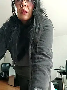 Snapshot of aisha_latina chatting on 11-11-25, 01:55 aisha latina online show from 11-11-25, 01:55