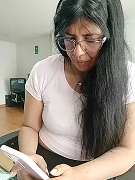 Snapshot of aisha_latina chatting on 11-20-25, 03:12 aisha latina online show from 11-20-25, 03:12