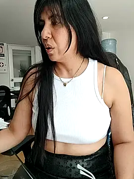 Snapshot of aisha_latina chatting on 12-01-25, 02:55 aisha latina online show from 12-01-25, 02:55