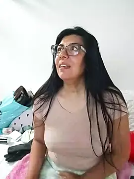 Snapshot of aisha_latina chatting on 12-22-25, 02:36 aisha latina online show from 12-22-25, 02:36