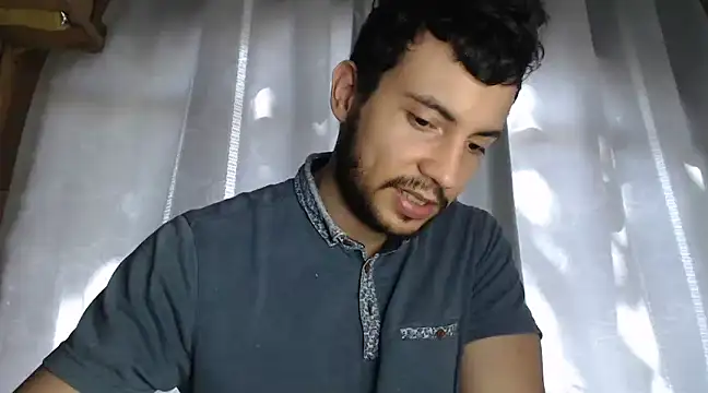 Snapshot of Armando_2002 chatting on 12-18-24, 06:25 Armando 2002 online show from 12-18-24, 06:25