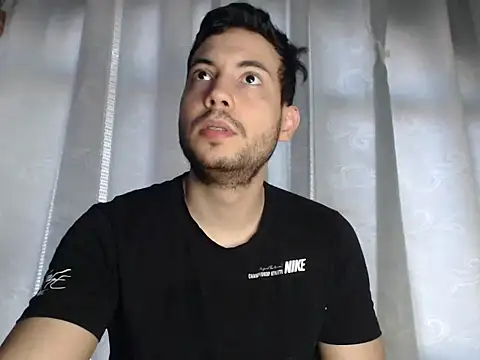 Snapshot of Armando_2002 chatting on 01-27-25, 02:02 Armando 2002 online show from 01-27-25, 02:02