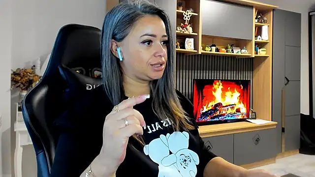 Claire95  online show from 10-22-25, 04:24