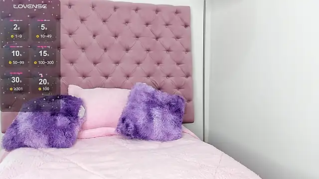 Snapshot of alissondomitt chatting on 01-25-25, 04:57 alissondomitt online show from 01-25-25, 04:57