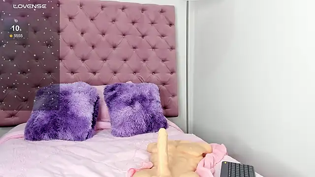 Snapshot of alissondomitt chatting on 02-04-25, 06:17 alissondomitt online show from 02-04-25, 06:17