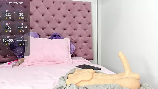 Snapshot of alissondomitt chatting on 02-15-25, 05:39 alissondomitt online show from 02-15-25, 05:39