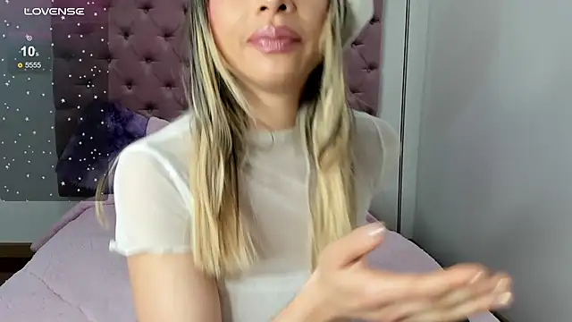 Snapshot of alissondomitt chatting on 02-25-25, 05:15 alissondomitt online show from 02-25-25, 05:15