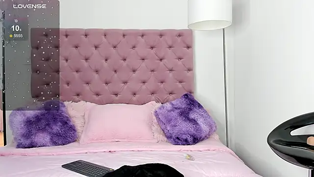 Snapshot of alissondomitt chatting on 03-12-25, 01:30 alissondomitt online show from 03-12-25, 01:30