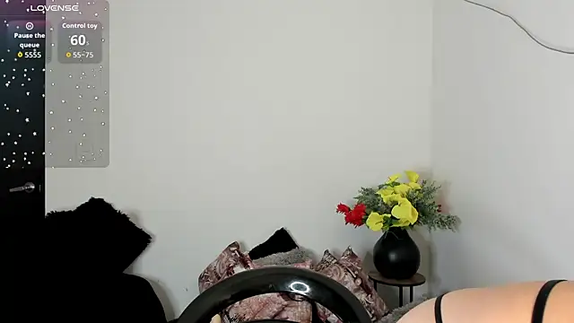 Snapshot of alissondomitt chatting on 09-29-25, 08:02 alissondomitt online show from 09-29-25, 08:02