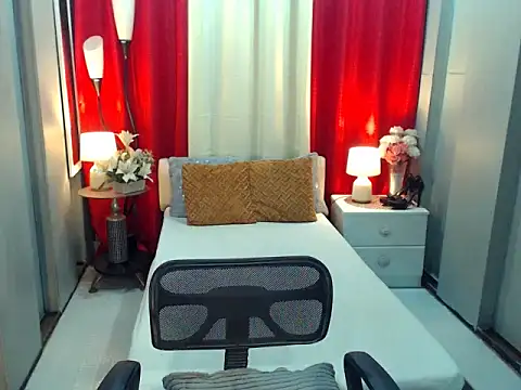 Snapshot of BedtimeMistress chatting on 10-06-25, 08:12 BedtimeMistress online show from 10-06-25, 08:12