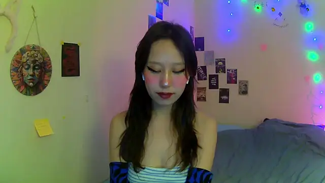 Snapshot of hazelseason chatting on 12-15-25, 10:47 hazelseason online show from 12-15-25, 10:47