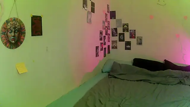 Snapshot of hazelseason chatting on 12-16-25, 08:25 hazelseason online show from 12-16-25, 08:25