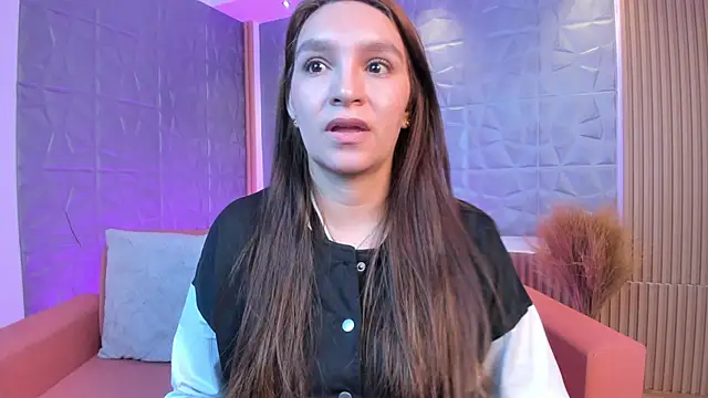 miataylorr1 online show from 02-12-25, 12:12