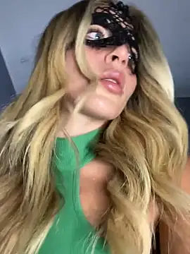 Snapshot of Alba_bianca chatting on 12-21-24, 03:03 Alba bianca online show from 12-21-24, 03:03