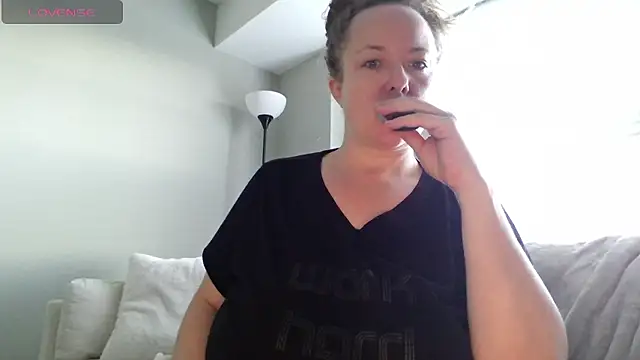 Snapshot of julimonroe chatting on 01-12-26, 02:44 julimonroe online show from 01-12-26, 02:44