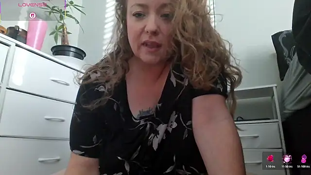 Snapshot of julimonroe chatting on 01-17-26, 03:06 julimonroe online show from 01-17-26, 03:06