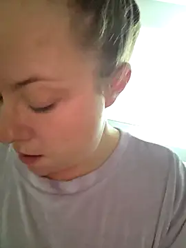 Snapshot of julimonroe chatting on 02-02-26, 03:44 julimonroe online show from 02-02-26, 03:44