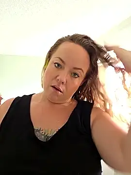 Snapshot of julimonroe chatting on 02-04-26, 03:29 julimonroe online show from 02-04-26, 03:29