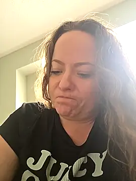 Snapshot of julimonroe chatting on 02-06-26, 03:04 julimonroe online show from 02-06-26, 03:04