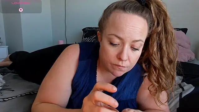 Snapshot of julimonroe chatting on 02-07-26, 08:34 julimonroe online show from 02-07-26, 08:34