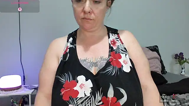 Snapshot of julimonroe chatting on 02-21-26, 02:34 julimonroe online show from 02-21-26, 02:34