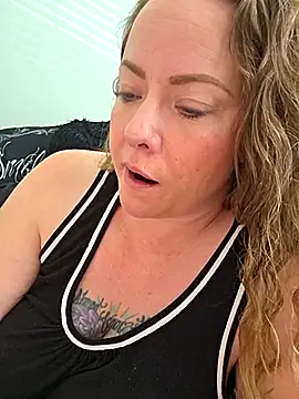 Snapshot of julimonroe chatting on 02-21-26, 05:14 julimonroe online show from 02-21-26, 05:14