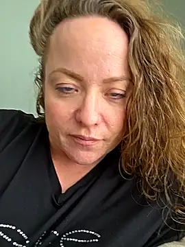 Snapshot of julimonroe chatting on 02-23-26, 07:00 julimonroe online show from 02-23-26, 07:00